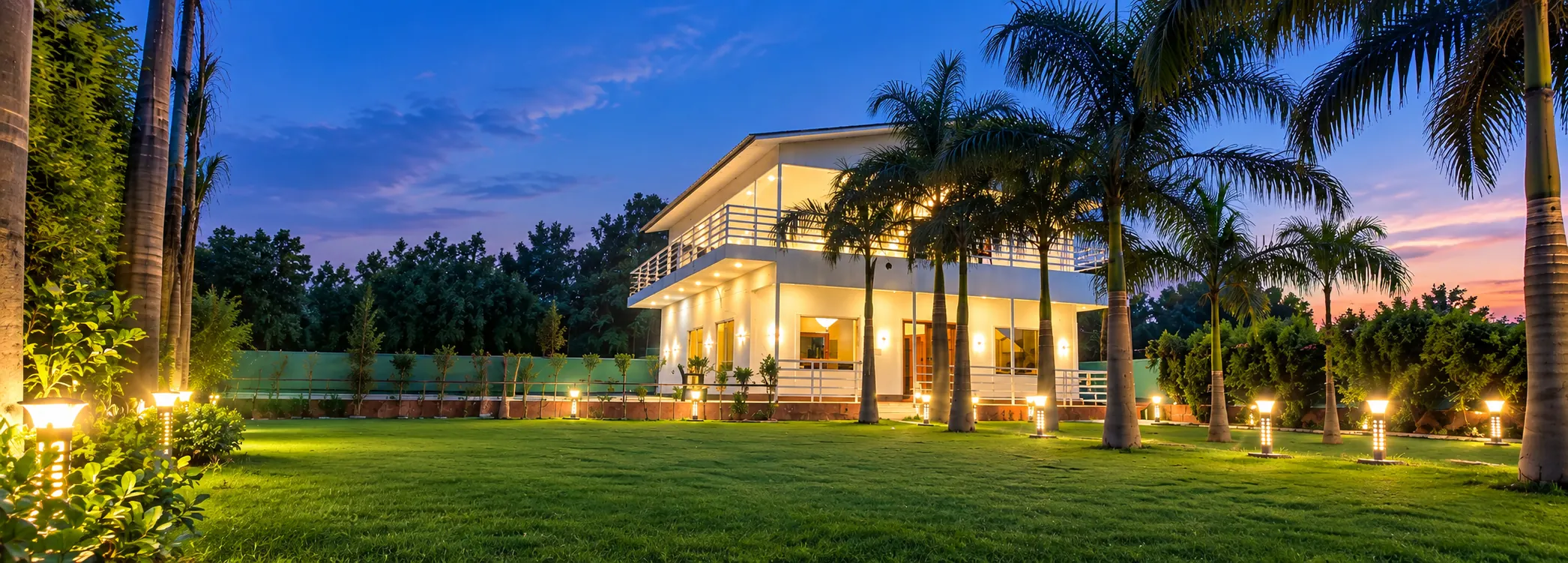 Luxury farmhouse with lawn for parties and events in Noida