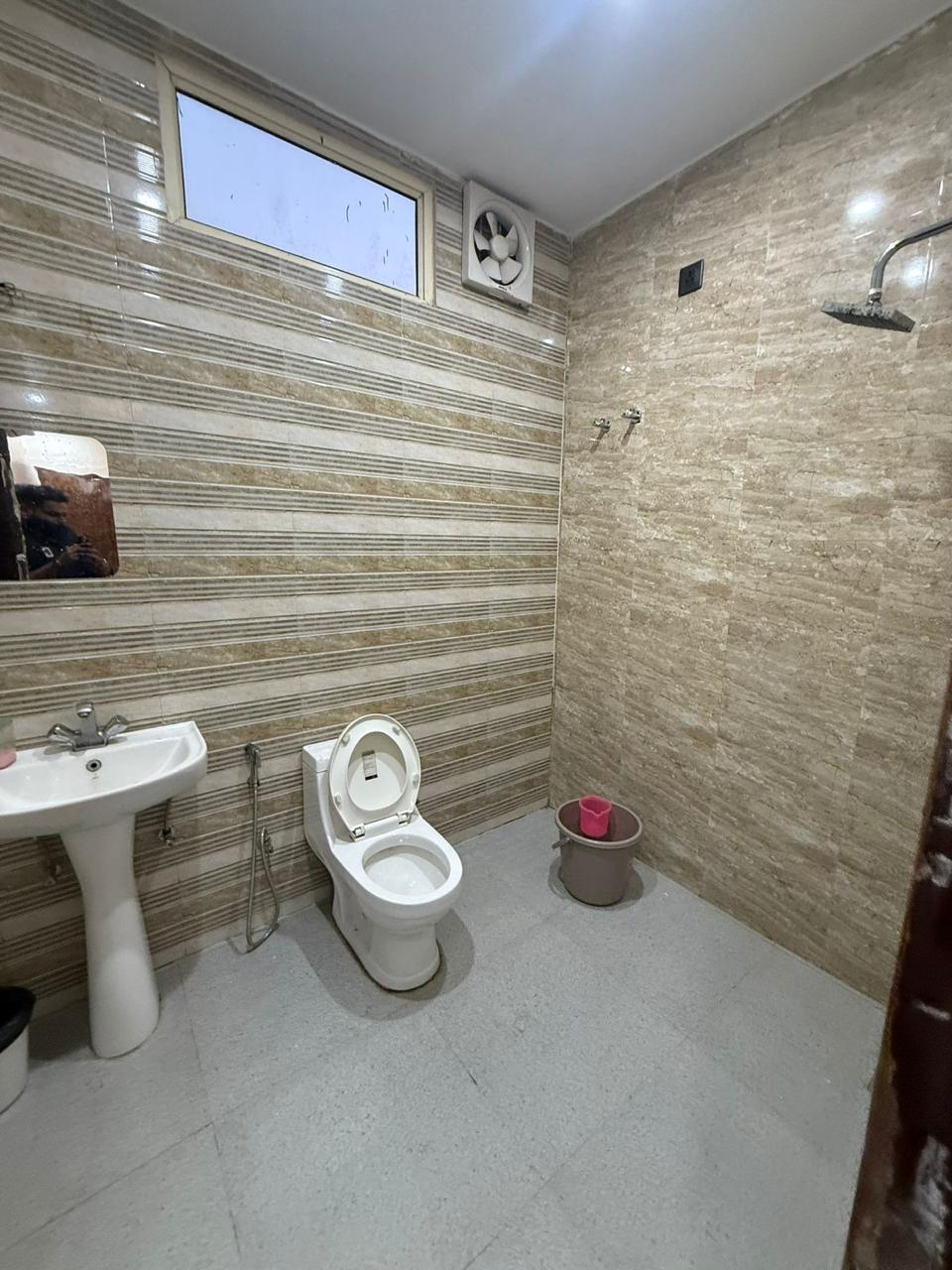 B 555 Farmhouse party area